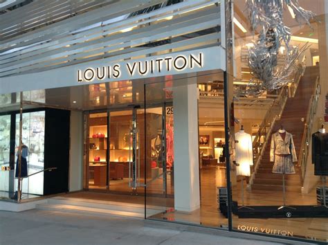 where is the cheapest louis vuitton store